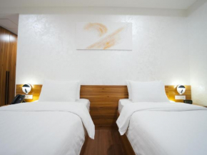 Avant Express Hotel Pool&Spa